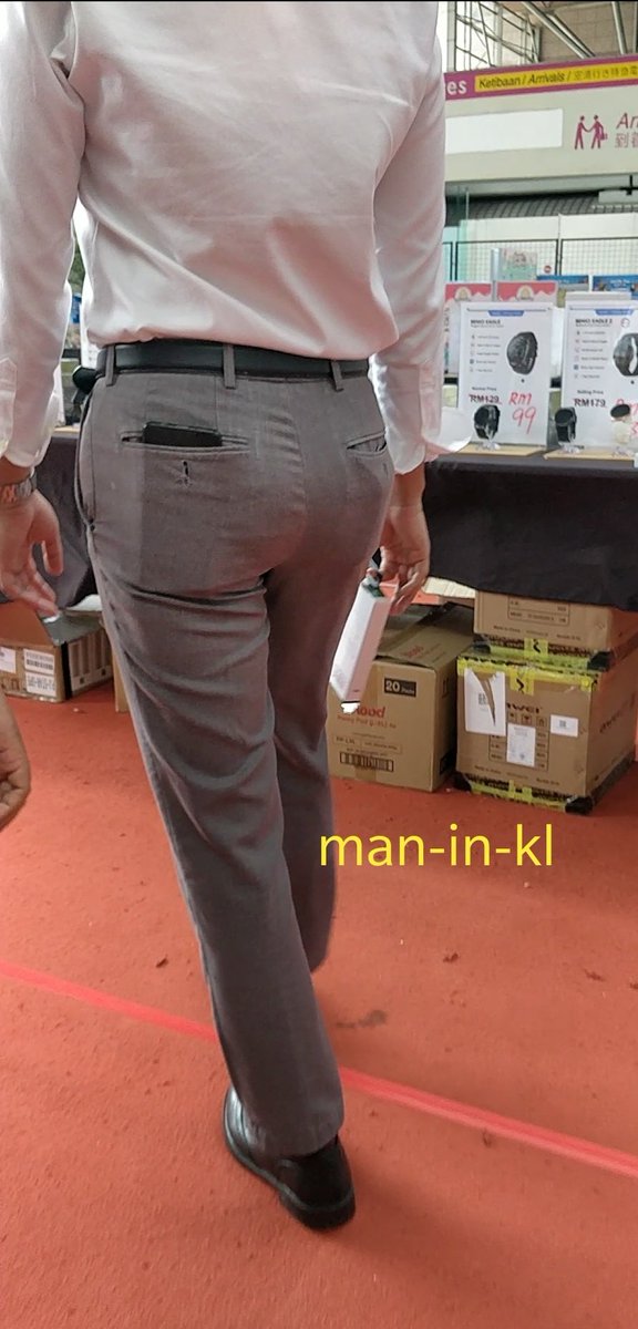 kenwuken21's tweet photo. Damn it! I blame his mesmerizing big butt and grey slacks, now I'm late for my meeting.. 😳

➡️More photos and Videos ➡️ https://t.co/kUSFdMCA6U #execbutt #maninkl https://t.co/wAOaSjSBuA