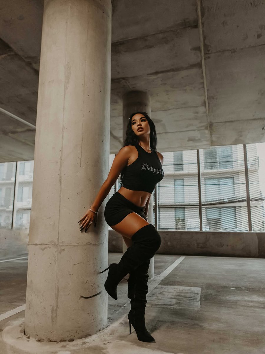 MsBrookLee's tweet photo. ᅠ
      Be the kind of woman that makes other women want to be you
ᅠ https://t.co/iGJGRzwlnM