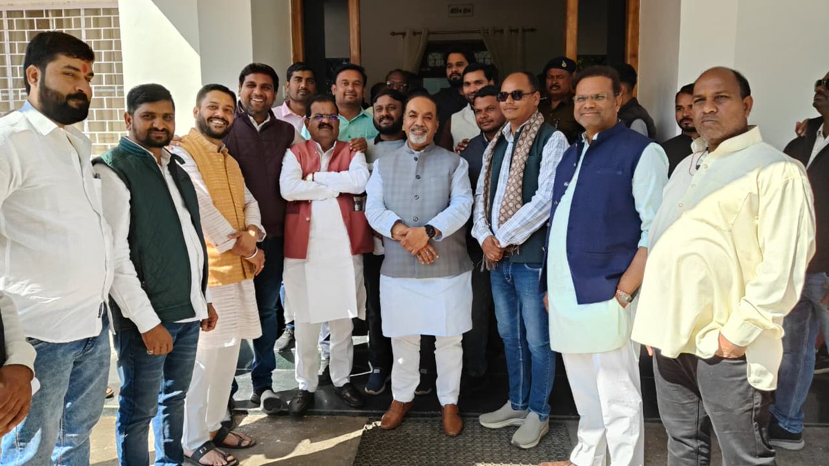 #स्वागत_वंदन_अभिनंदन

जिले के प्रभारी मंत्री व प्रदेश के पीडब्ल्यूडी मंत्री आदरणीय भाई साहब श्री <a href="/MPRakeshSingh/">Rakesh Singh</a>  जी का पुष्प-गुच्छ से सर्किट हाउस में आत्मीय स्वागत किया।

🇮🇳 समर्पण और सेवा ही हमारा संकल्प!👏 🙏

#JilaVikasSamiti
#SIR
#GSTBharatUtsav
#BJP4India 
#DrMohanYadav
