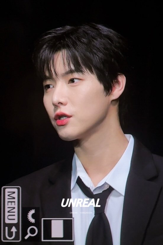 251213 아니 지금 용훈얼굴 너무 제철임 #ONEWE #원위 #YONGHOON #용훈 <a href="/official_ONEWE/">원위 (ONEWE)</a>