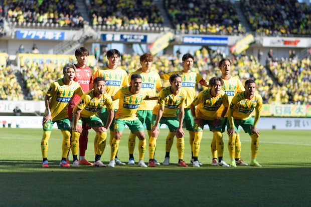 【昇格】ジェフユナイテッド千葉、17年ぶりJ1復帰！ 選手もサポーターも涙
news.livedoor.com/article/detail…

千葉は3位からプレーオフへ。準決勝ではRB大宮アルディージャを0－3から後半の4得点で大逆転勝利。過去2度敗れているプレーオフ決勝の舞台で徳島を下し、17年ぶりにJ1昇格を決めた。