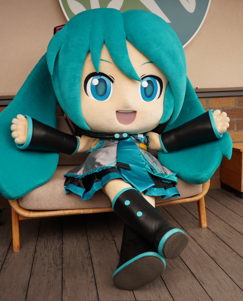 ミ9代目まるぅ〜んダヨー様 おすわりダヨーさん🪑 疲れる前に、しっかり休憩…w #奏の森 #初音ミク