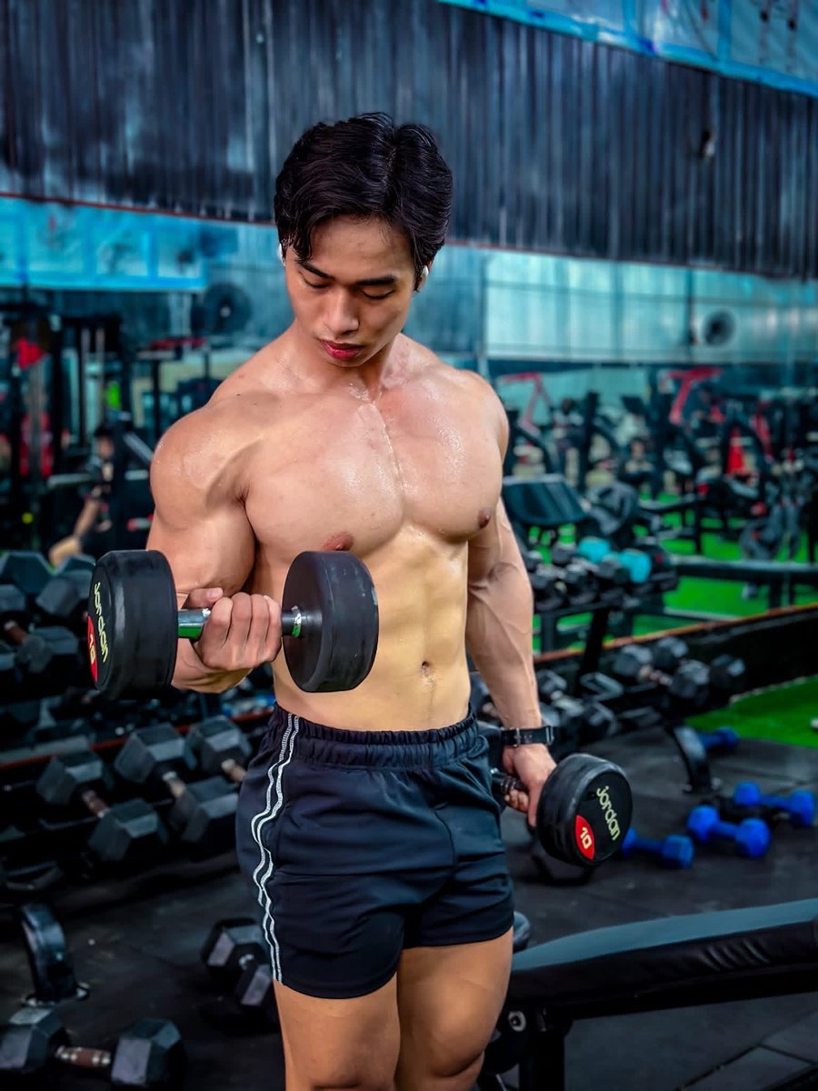 Trai trảng bom tweet media