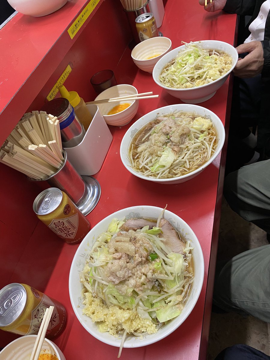 Torabus83's tweet photo. ラーメン二郎 上野毛店

小ラーメン

トッピング生卵

麺カタ　ヤサイマシ ニンニクマシ ア

ブラ 🍜 https://t.co/0CS0jdjB5y