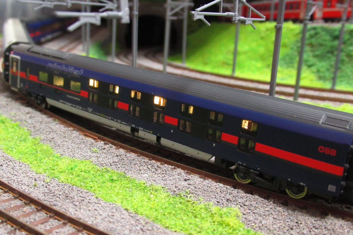 音は鳴りませんが、Re 460用のデコーダーを購入しDCC化。Lippeから月曜発送、金曜着と今回は早かった。

#Nゲージ #modellbahn