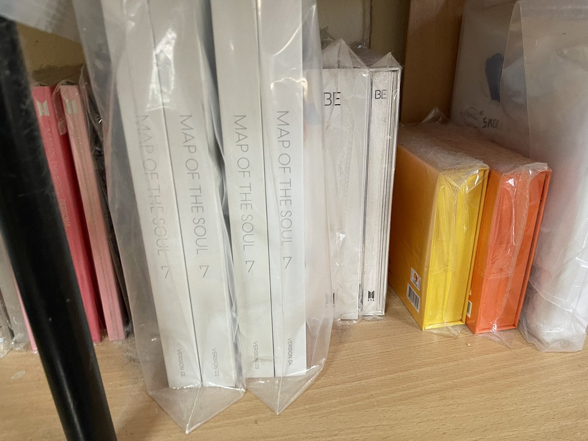 ninixyunki's tweet photo. เค้าจะปล่อยต่ออัลบั้ม dvdคอน หาคนรับน้องไปดูแลคับ ส่วนใหญ่เป็นการ์ดยุนกิ กับพี่จิน ลดราคาพิเศษสุดๆๆ 50% ใครสนใจปักรอเลยน้า เค้าจะลงช่วงดึกๆค่ะ

#ตลาดนัดบังทัน #ตลาดนัดรถไฟบังทัน #ตลาดนัดbts #bts #ยุนกิ #ชูก้า #บังทัน #จิน #jin #yoonki #suga https://t.co/OOfrDiUrAS