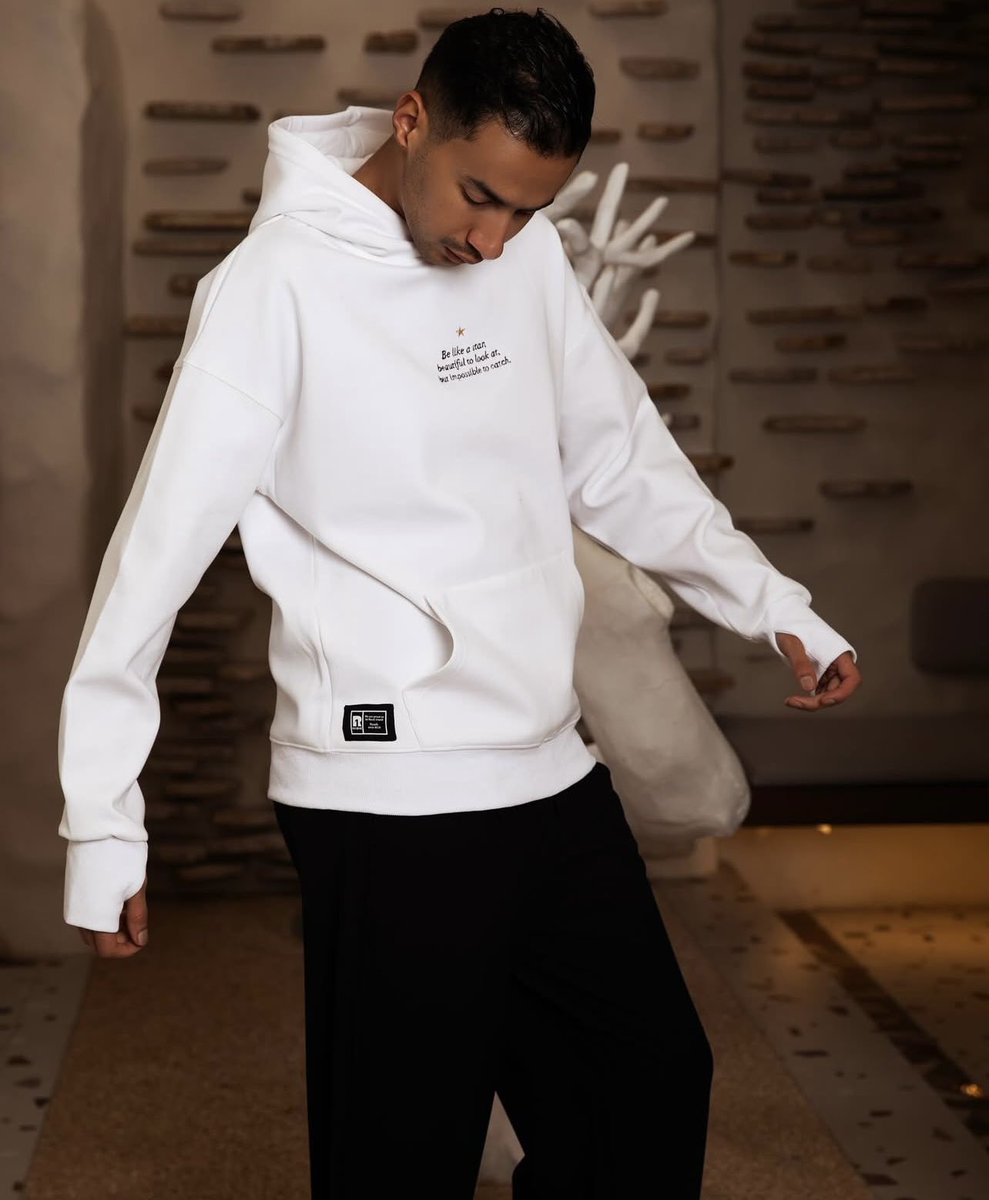 أسلوب واحد، حضور مختلف.
تصميم يعكس شخصيتك كما هي.
#REEONE #EverydayElegance 

reeone1.com