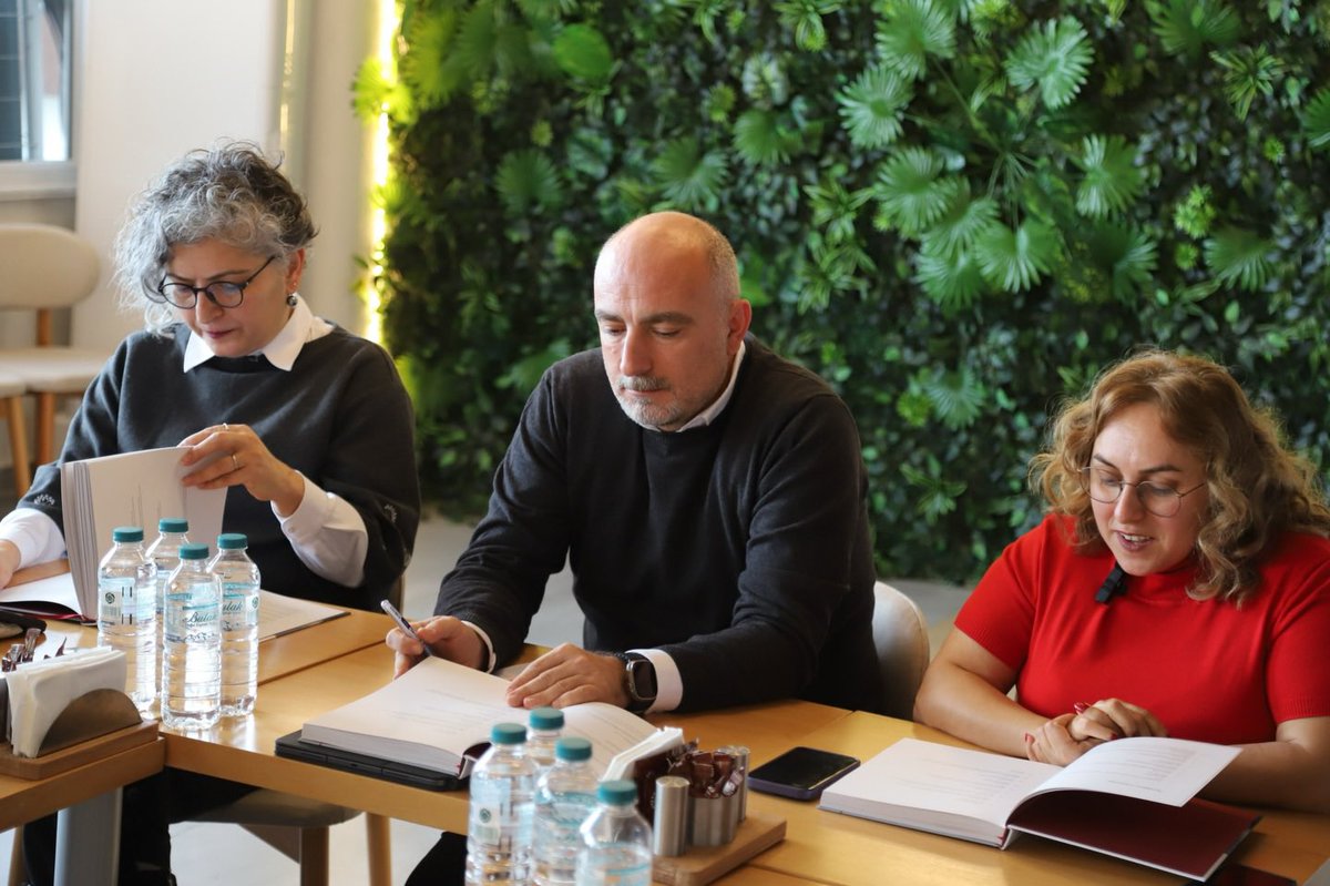 Doğu Karadeniz Kültür Ekosistemi Projesi kapsamında yayınlanan, “Viya Hopa: Kadim Bir Deniz Kenti” kitabı tanıtıldı.

hopam.com/icerikdetay.ph…