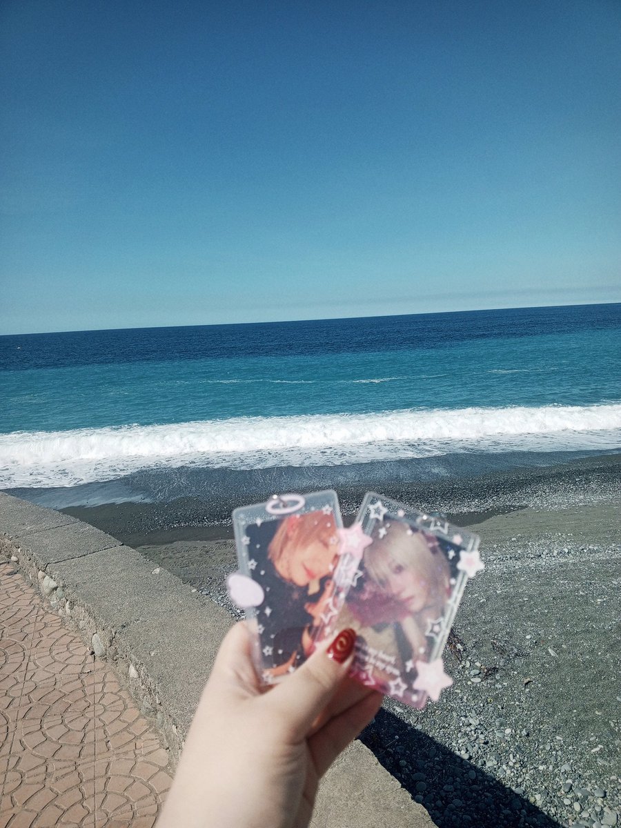 Elyu beach date with barbiez 💗