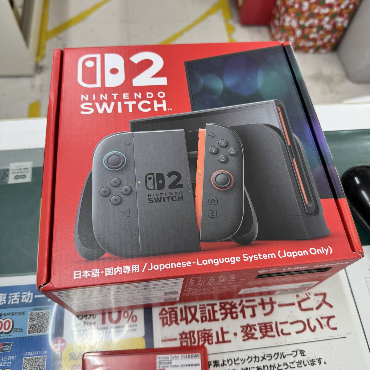 FlareZema's tweet photo. 別の用事で来たビックカメラ／コジマでSwitch2のゲリラ販売やってたから買った

気がついた人も多かったけど、反応薄かったなぁ
もうみんな持ってるってことか https://t.co/dttX9pSlWV