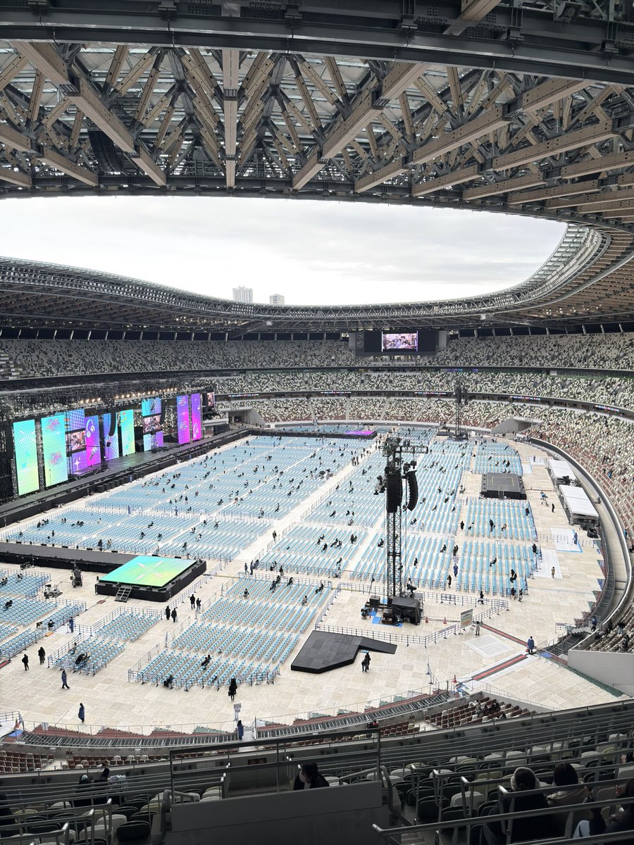 wonuniverstar's tweet photo. JAPAN NATIONAL STADIUM🤯 
(Kokuritsu Kyogijo Stadium) 

SEVENTEEN dreams, CARAT dreams. Let’s make it happen in the future!!!🤗😇 https://t.co/Eu4KEK6S5g