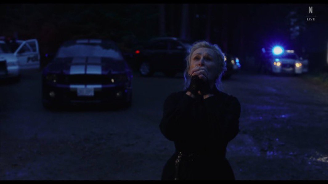 nothnghppens's tweet photo. glenn close was fucking awesome in knives out wake up dead man can’t get over it https://t.co/R4ZGPk5GPg