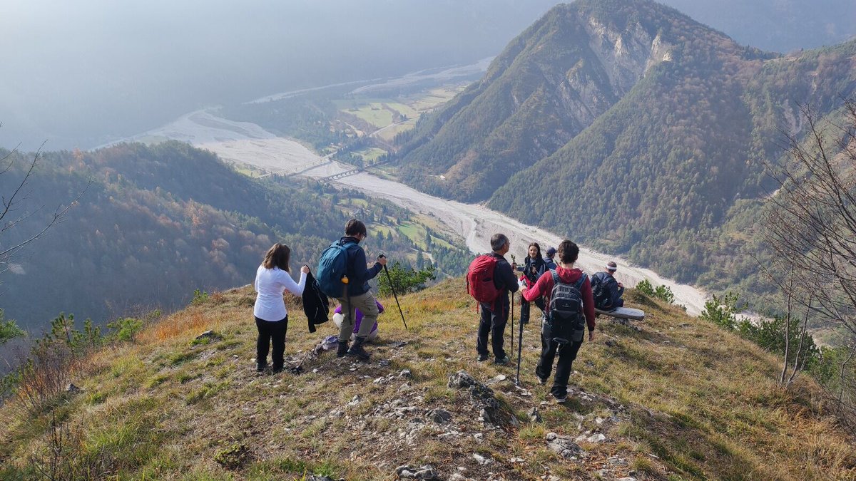 parcoDF's tweet photo. Il panoramico itinerario sulle creste di Claut

Ph. Luca Bincoletto

#claut #creste #montagnadavivere https://t.co/MXwsX2r5cQ