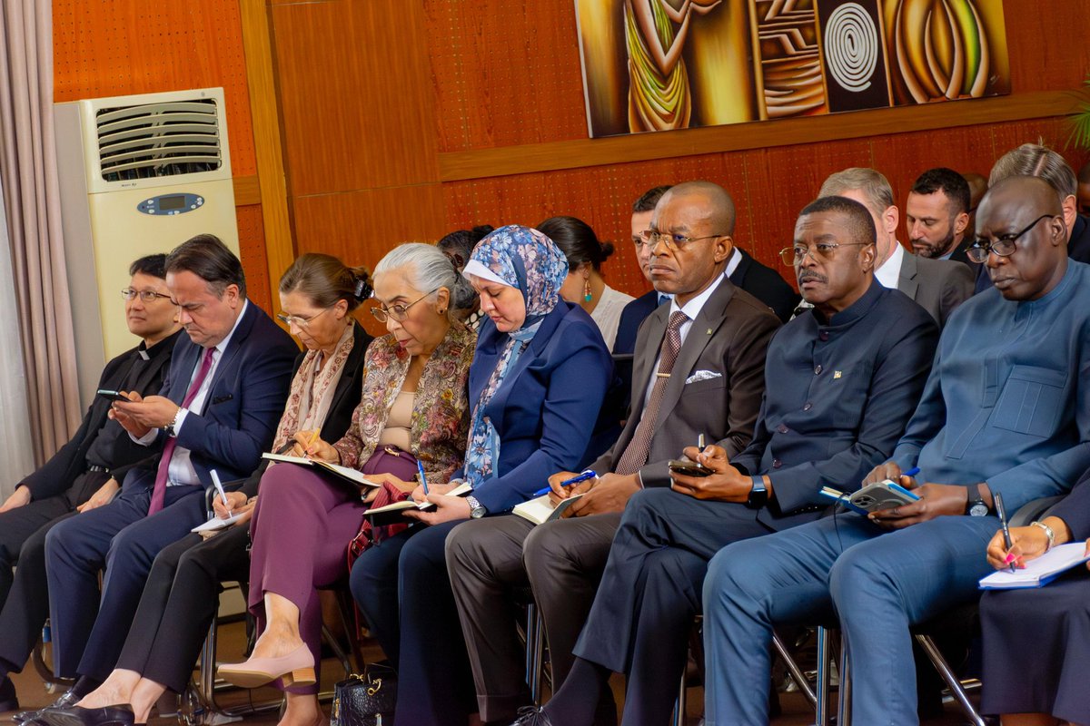 rbarwanda's tweet photo. Minisitiri w’Ububanyi n’Amahanga n’Ubutwererane, Olivier Nduhungirehe, yasangije abahagarariye ibihugu byabo mu Rwanda ishusho ya dipolomasi y’Igihugu n’amahanga mu mwaka wa 2025 ndetse n’umutekano wo mu Karere.

Yabigarutseho ku wa Gatanu ubwo yabakiraga mu gikorwa gisoza umwaka cyo kubasangiza iby’ingenzi byaranze imibanire y’u Rwanda n’amahanga. #RBAAmakuru