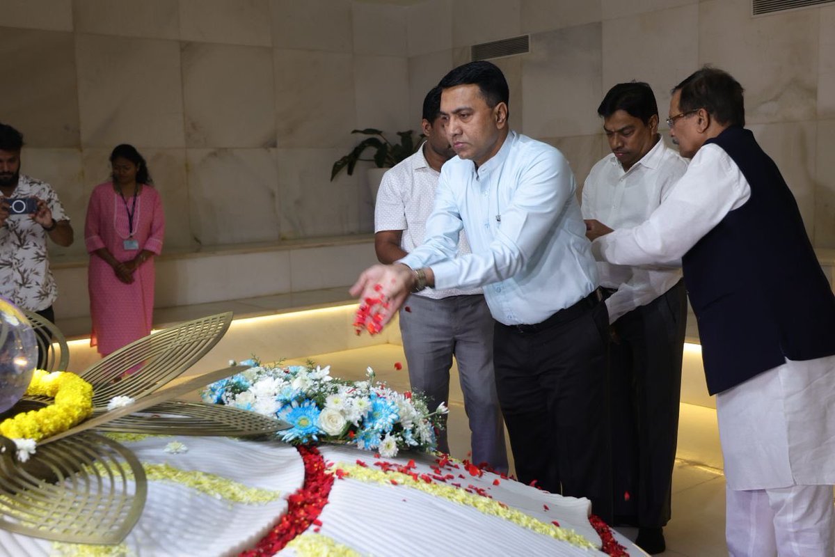 DrPramodPSawant's tweet image. Offered heartfelt tributes to the beloved Architect of Modern Goa, Dr. Manohar Bhai Parrikar, on his Jayanti at Smrutisthal, Miramar. His legacy of integrity, simplicity, and vision continues to guide and inspire us.