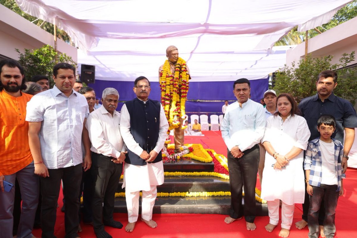DrPramodPSawant's tweet image. Offered heartfelt tributes to the beloved Architect of Modern Goa, Dr. Manohar Bhai Parrikar, on his Jayanti at Smrutisthal, Miramar. His legacy of integrity, simplicity, and vision continues to guide and inspire us.