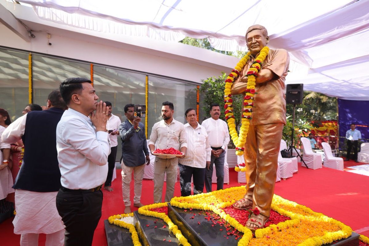 DrPramodPSawant's tweet image. Offered heartfelt tributes to the beloved Architect of Modern Goa, Dr. Manohar Bhai Parrikar, on his Jayanti at Smrutisthal, Miramar. His legacy of integrity, simplicity, and vision continues to guide and inspire us.