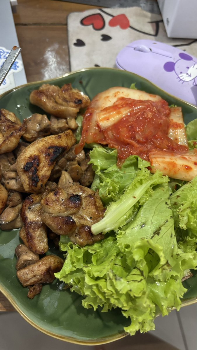 oktaaavvvian's tweet image. Sarapan kayak orang bener demi 2026 bodigolz.
Moga ibuk gak tiba tiba ngajak mam tahu campur  nanti malem😔