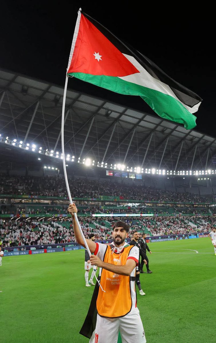 baraa_a7's tweet photo. (قدر الله وماشاء فعل) الحمد لله لسا الواحد مش مستوعب الي صار وبتمنى لو انه طلعنا من البطولة ولا صار الي صار مع يزن، يزن يلي افرحنا في ليالي كبيرة يزن كان منهي اتفاقه مع الاهلي واخيرا هنشوف يزن في نادي يطوره ويعطيه فرصة الظهور اكثر واكثر.
#الاردن_العراق #يزن_النعيمات #كأس_العرب https://t.co/tYHhG8mUe2