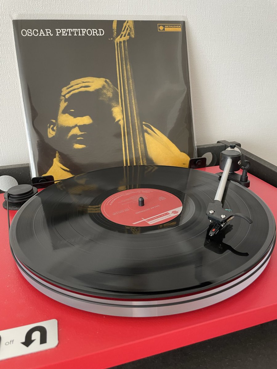pilgrim1999's tweet photo. Oscar Pettiford 今年はオトナのJazz Timeで気に入ったのを何枚かレコード探しました。 #otojazz #uturn https://t.co/g7g5GV5v9k