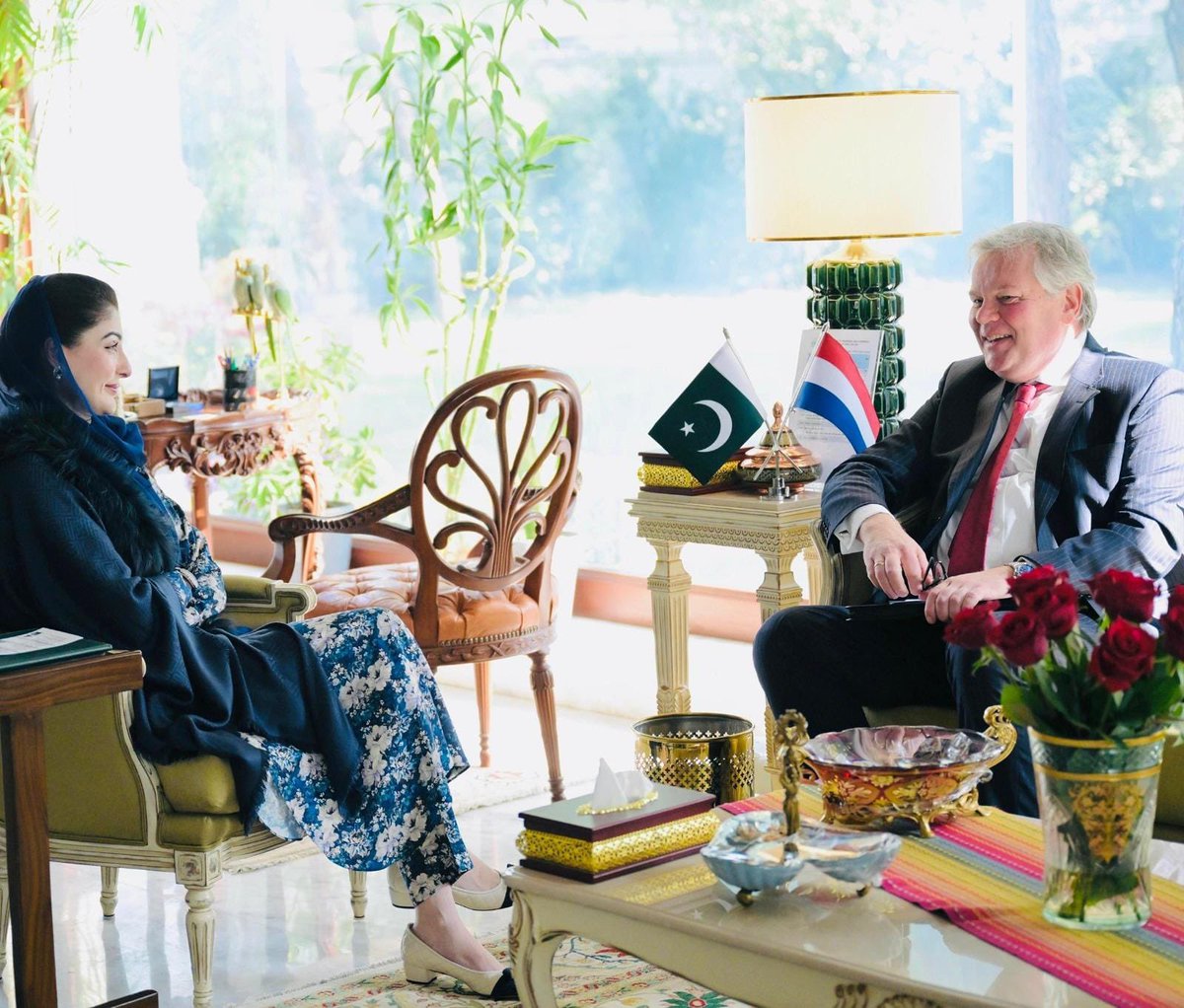 NLinPakistan's tweet photo. Dutch Ambassador @RJSiegert held his first meeting with Punjab Chief Minister @MaryamNSharif. 

Productive exchange on strengthening bilateral cooperation &amp; discussed perspectives for 🇳🇱-🇵🇰 collaboration in Punjab across trade &amp; investment, climate change mitigation &amp; culture. https://t.co/qf7IAqfRHg