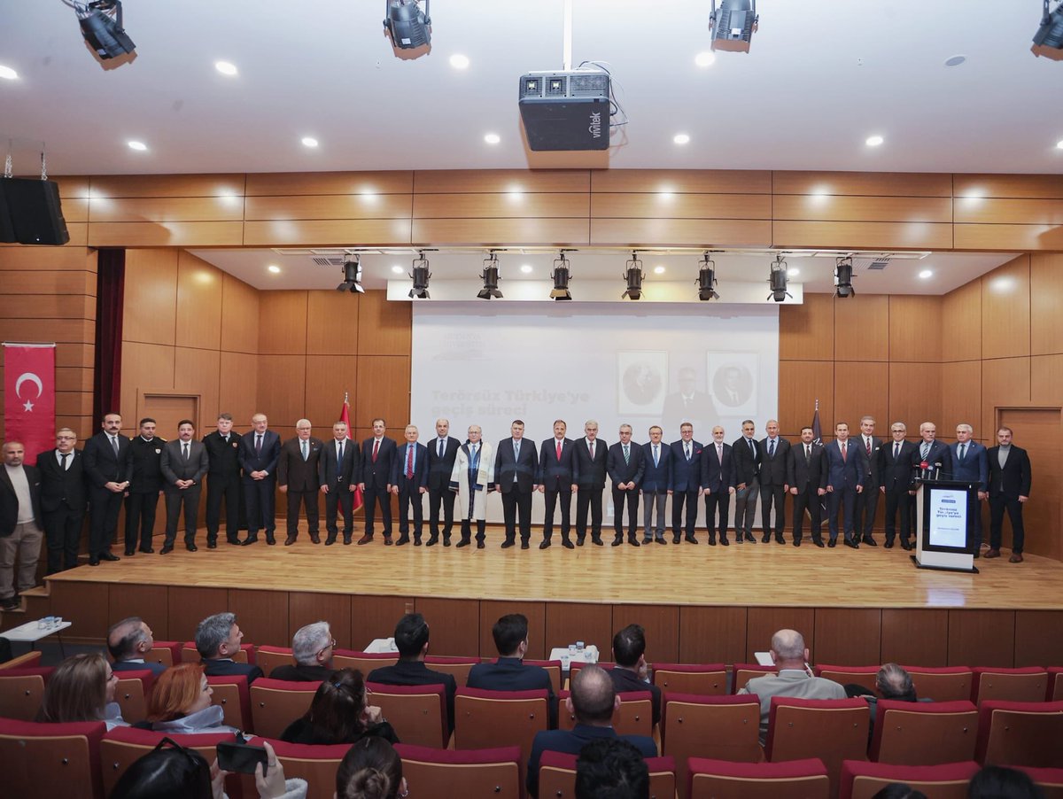 Bursa📍

Mudanya Üniversitesi ev sahipliğinde düzenlenen “Terörsüz Türkiye’ye Geçiş Süreci” sempozyumuna, Cumhurbaşkanı Başdanışmanı Hukuk Politikaları Başkan Vekili Sn. <a href="/mehmetucum/">Mehmet Uçum</a> ile birlikte katılım sağladık.

Hukukun üstünlüğünün güçlenmesi, toplumsal huzurun kalıcı hale