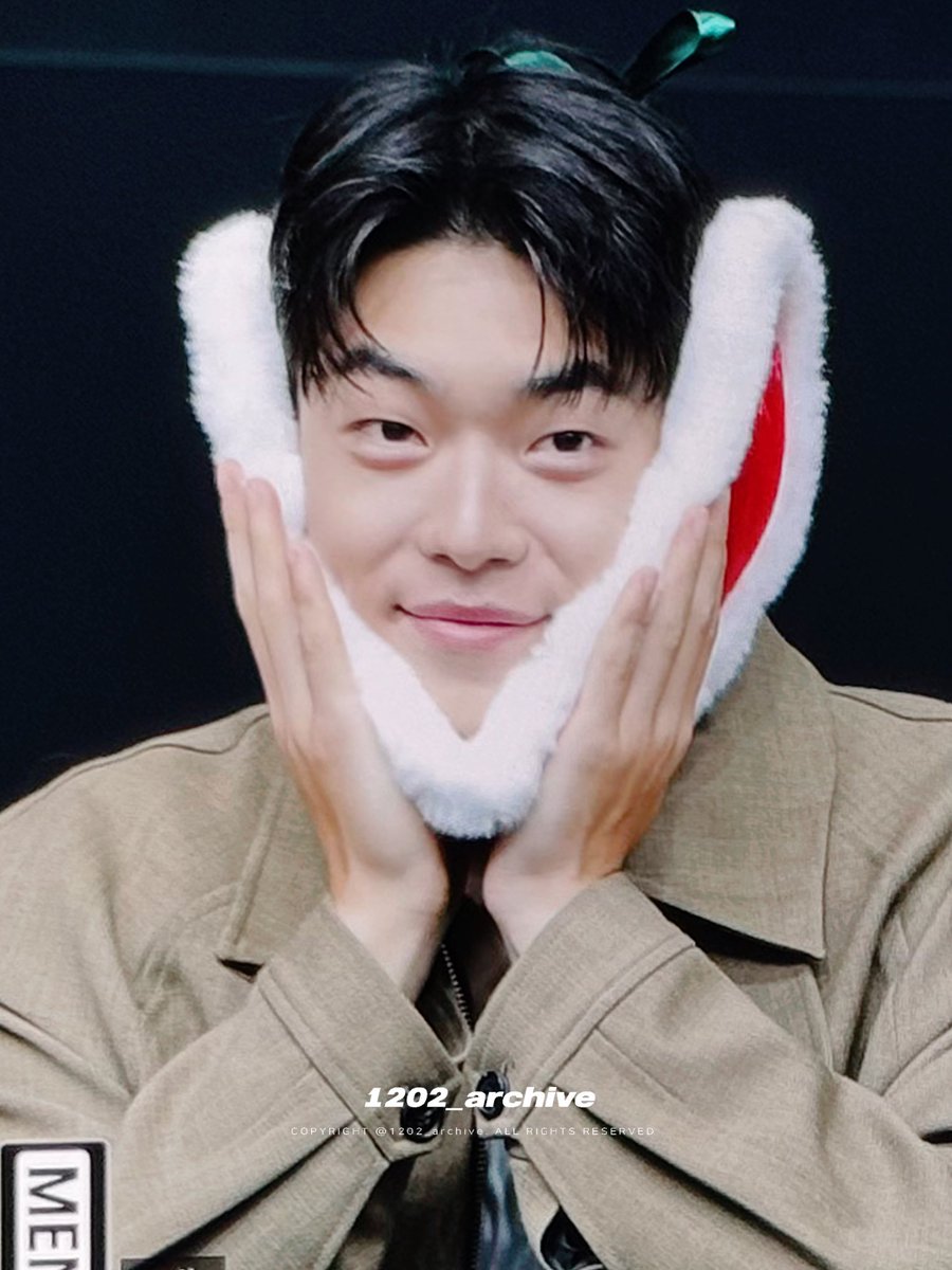 1202_archive's tweet photo. 251213 시즌그리팅 팬사인회

#김강민 #kimkangmin https://t.co/AngBboAkZp