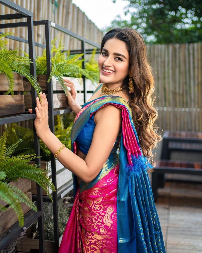 Stunning looks with natural elegance 😍
<a href="/AgerwalNidhhi/">Nidhhi Agerwal</a> is a true style icon ✨
#NidhhiAgerwal