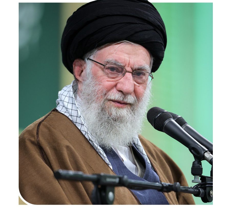 رهبر عزیزمون:
سند جدید امنیت ملی آمریکا، عملاً پایان تک‌قطبی را تأیید کرد. اعتراف به شکست لشکرکشی در خاورمیانه و ضرورت خروج از جنگ‌های بی‌پایان، نشان می‌دهد پیام نبرد ۱۲روزه را دریافت کرده‌اند.