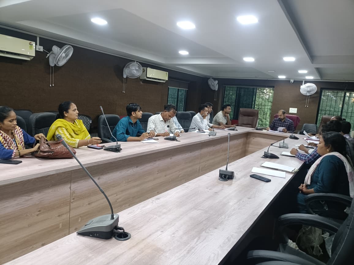 આજરોજ  માન તાલુકા વિકાસ અધિકારી સાહેબ દ્વારા pmay આવાસ અંતર્ગત TCMશ્રી અને ફિલ્ડ સ્ટાફ તેમજ મનરેગાના Apo ની રિવ્યૂ મિટિંગ લેવામાં આવી.