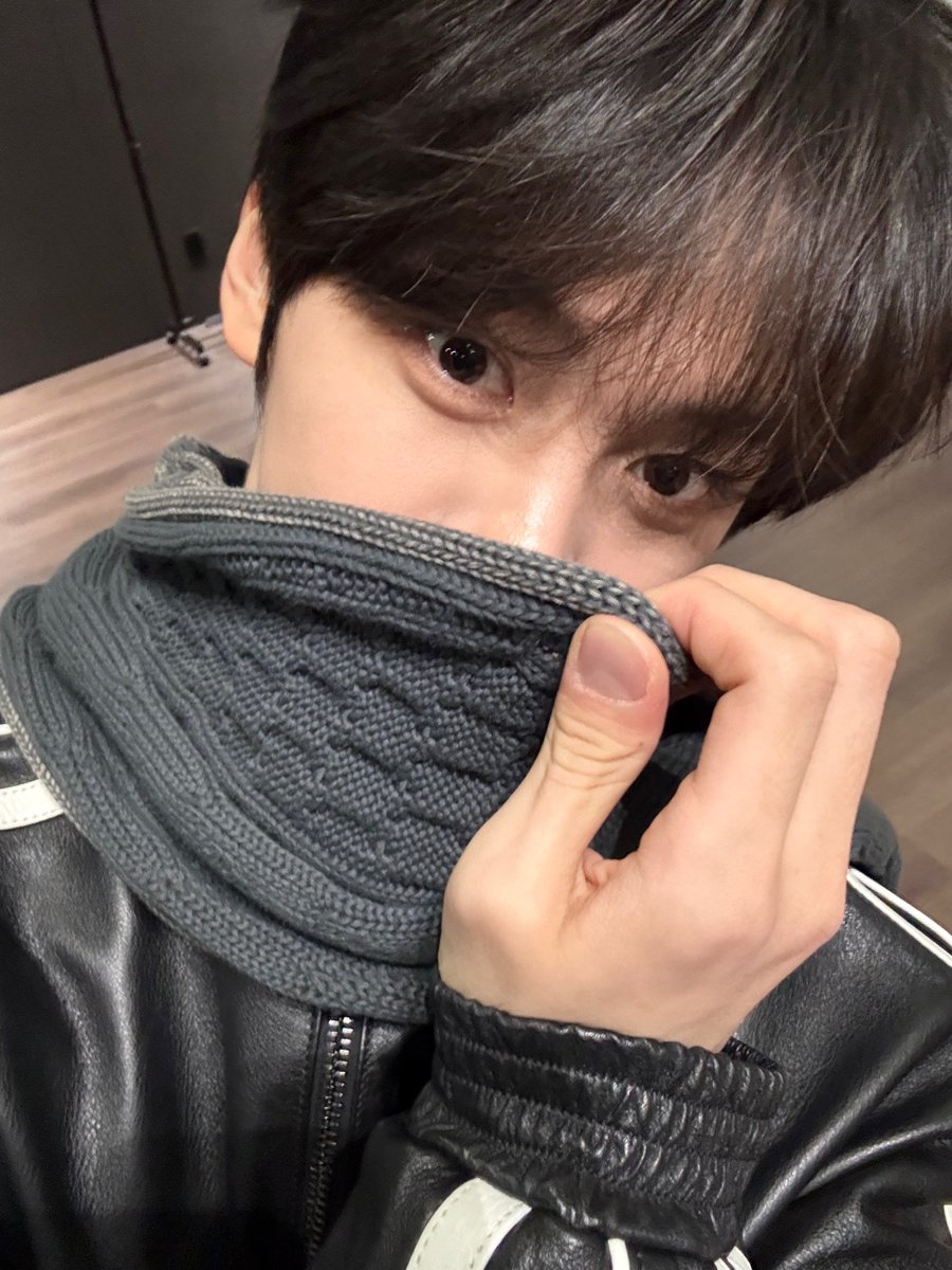 3_c1over's tweet photo. 251213 플챗 포스팅 #김규빈 

☺️ https://t.co/Gi2gOrp2ed