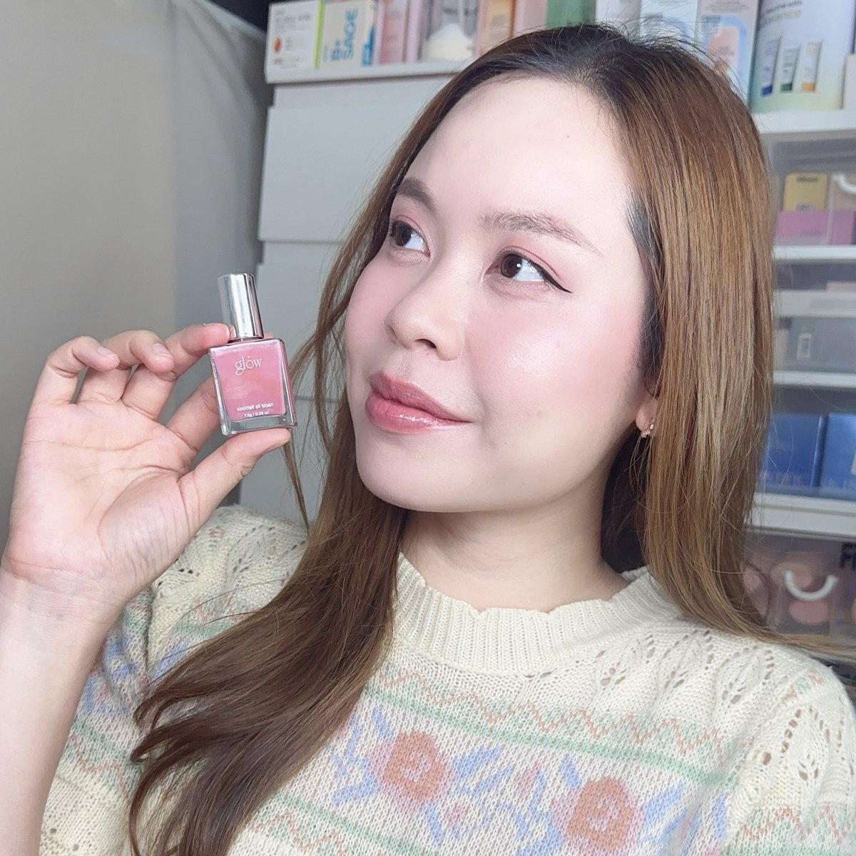 aispdiary's tweet photo. แก้มโกลว์ สวยฉ่ำมากก GLOW COCKTAIL OIL BLUSH สีสวยมากกก เนื้อออยล์ เกลี่ยง่าย ไม่มัน ไม่ทำให้รองพื้นเป็นคราบ ใช้นิ้วเกลี่ยก็รอด คือเราหน้ามันนะ แต่ใช้แล้วรอด แถมติดทนด้วยย ชอบมากกก #PURPLEFLAME #ใช้จริงรีวิวจริง https://t.co/FjGp2AlwUV