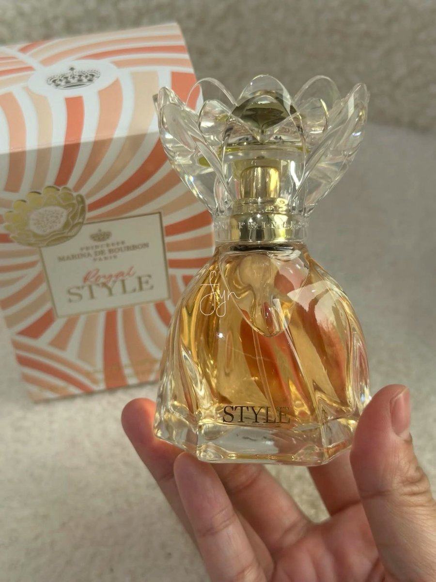 Beli perfume sebab FOMO &amp; NOW IM OBSESSED!! 😭💗✨￼