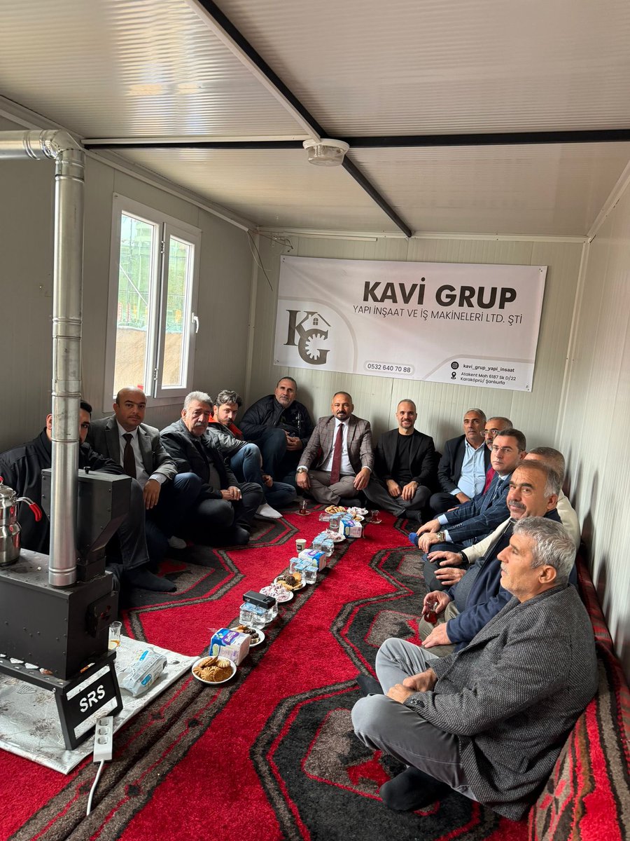 sumder6363's tweet photo. Şanlıurfa müteahhitler derneği başkanı @ASIKLIMUSTAFA birlikte yönetim kurulu olarak  Tarım fuarınıda sıtandı bulunan yönetim kurulu üyemiz adem Kavioğlu nu ziyarete bulunduk başarılarından dolayı plaket taktiminde bulunduk girişimlerinden dolayı tebrik ediyoruz.
@sumder6363 https://t.co/kso9gWOWtd