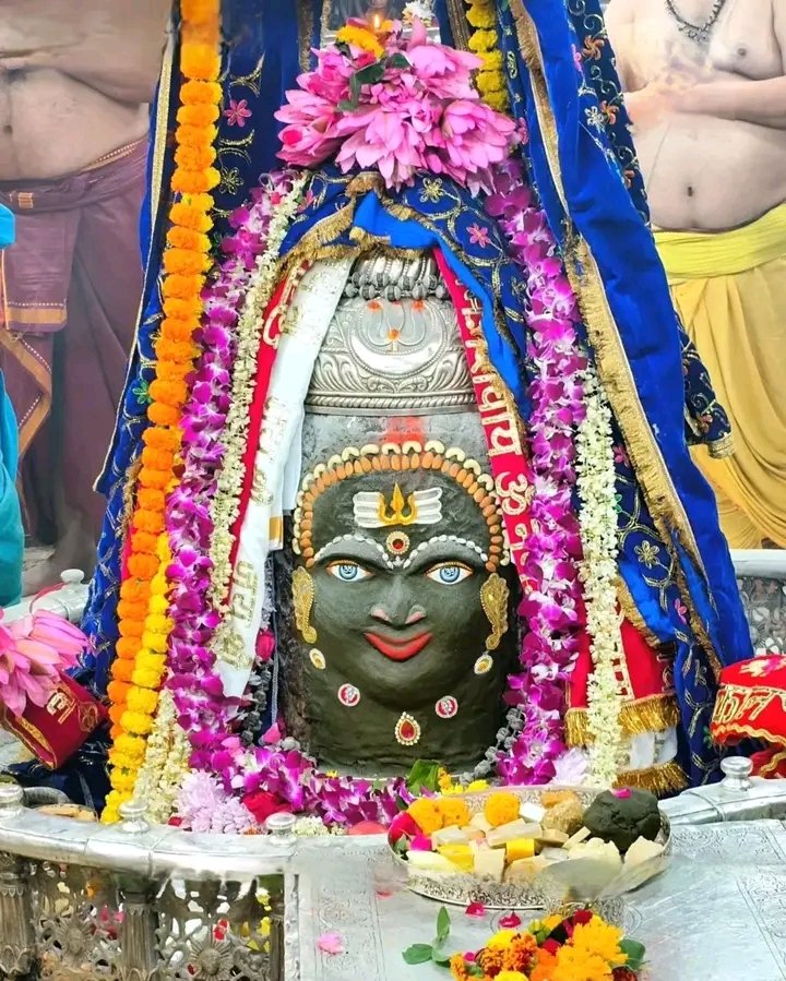 🙏🌹 जय श्री महाकाल 🌹🙏
श्री महाकालेश्वर ज्योतिर्लिंग जी का भस्म श्रंगार आरती दर्शन
13 दिसंबर 2025 (शनिवार)
ll🌿सत सृष्टि तांडव रचयिता💐
🌹नटराज राज नमो नम🌸ll
ll🌞हे आद्य गुरु शंकर पिता 🌺
🐍नटराज राज नमो नमः...🐂ll