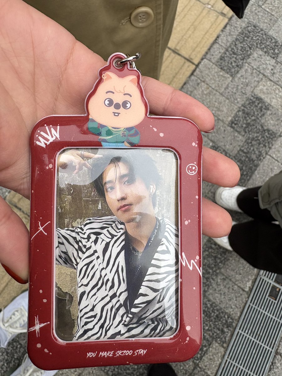 ミューバン　落とし物
12/1315時半頃
ハンジソンのトレカ、Eゲート付近での落とし物です！
拾った方が4番ゲートに届けて下さっています！ハニペンの持ち主に戻りますように🙏
#ミューバン #ミューバン国立 #ハンジソン #トレカ