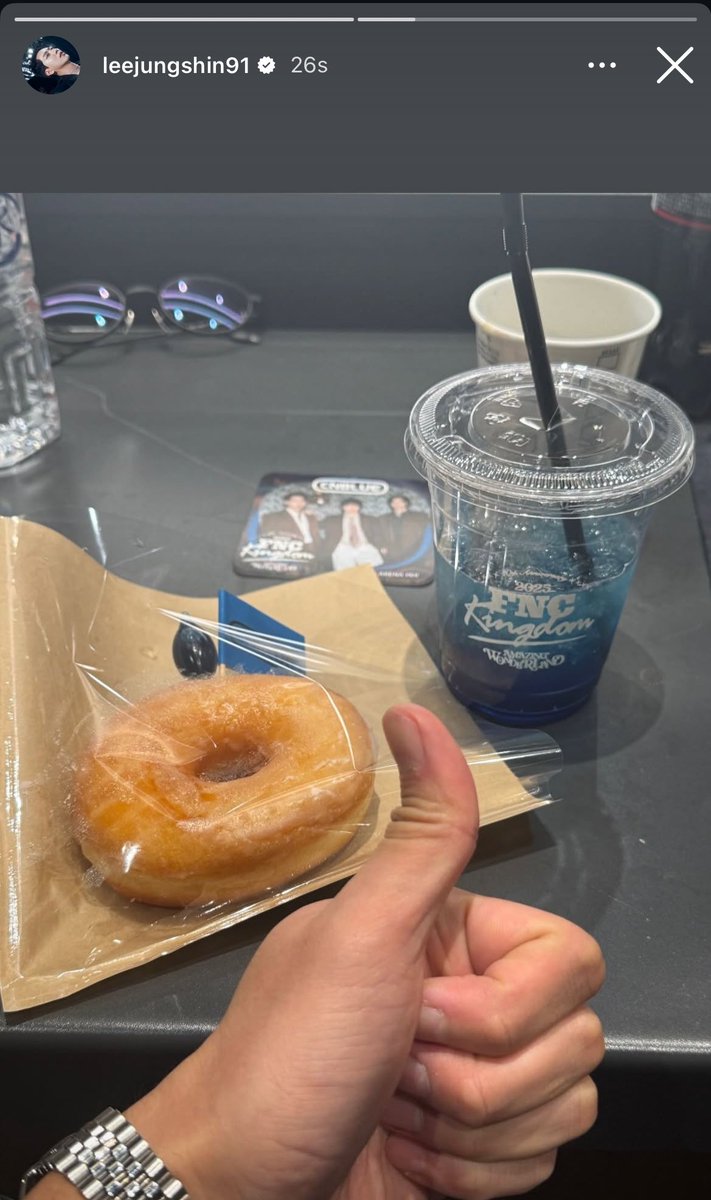 Aww they’re their own biggest fan!! 🥹🩵🫶