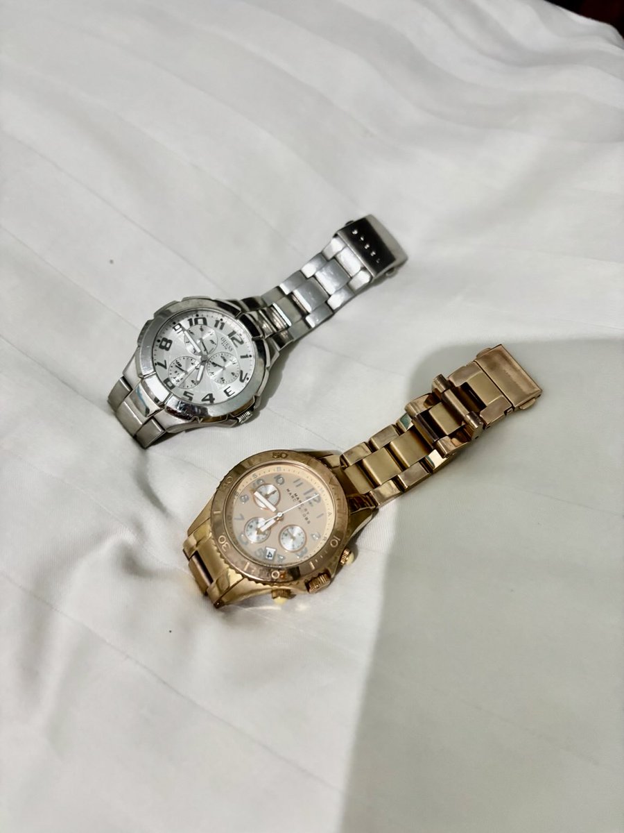 Terharu bgt beberes rumah mande buat renov nemu jam tangan jaman kuliah dan jaman pas d airmas. Rupanya pas pindahan abis nikah banyak barang yang ga dibawa.