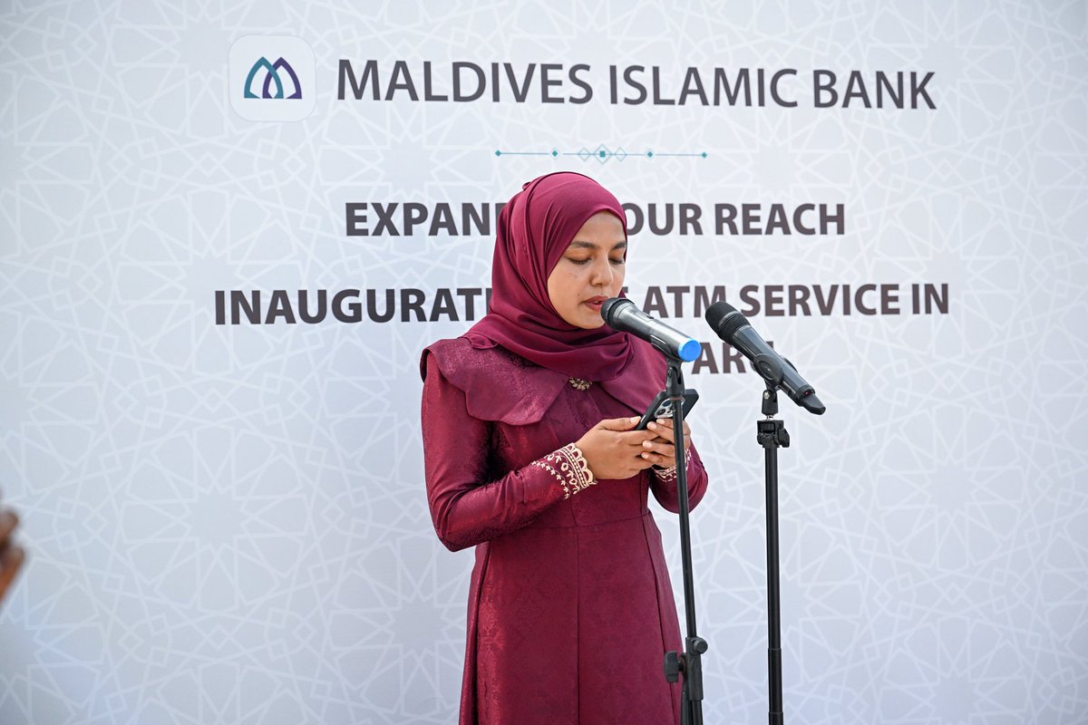 President Dr <a href="/MMuizzu/">Dr Mohamed Muizzu</a> inaugurates <a href="/mibmv/">MaldivesIslamicBank</a> ATM in R. Dhuvaafaru, enhancing access to essential banking services for the island community.

#RayyithunGaathah
#DhuvaafaruVisit
#FishermensDay2025