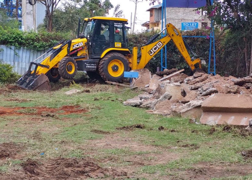 Good morning #Kenya 🇰🇪
Setting the pace for progress with reliable civil works, expert excavations, efficient backfilling, bush clearing, material supply, and dependable heavy equipment logistics. 🚛
📞 0796 808080
🌐 georextrading.org