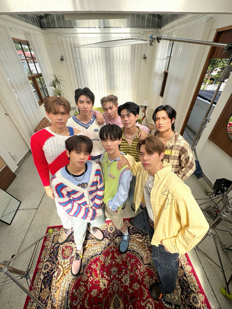 LE7EL_Official's tweet image. วันนี้ทุกคนอัปเลเวลด้วยการฟัง ‘LEVELING UP | R&amp;amp;B VERSION’ กันยางค้าบบ ฟังจบรับ +50 EXP เลเวลอัปทันทีเลยนะคับ! 🥺🆙

OUT NOW!!
[🎞️] youtu.be/bkJu54SWTJ4
[🎧] bfan.link/LE7EL-LEVELING…

#LE7EL_LEVELINGUP  
#LE7EL #LEVELINGUP
#LEVELINGUP_Challenge