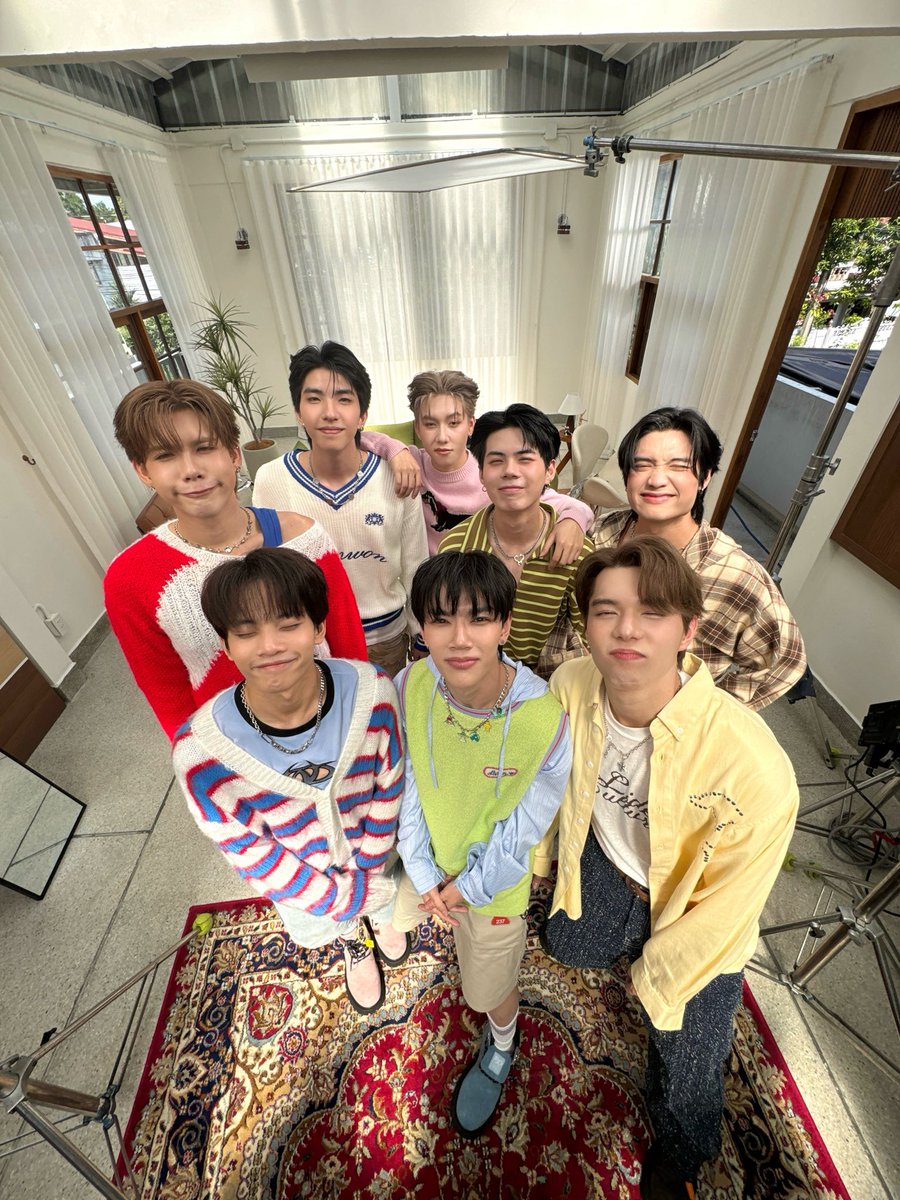 LE7EL_Official's tweet image. วันนี้ทุกคนอัปเลเวลด้วยการฟัง ‘LEVELING UP | R&amp;amp;B VERSION’ กันยางค้าบบ ฟังจบรับ +50 EXP เลเวลอัปทันทีเลยนะคับ! 🥺🆙

OUT NOW!!
[🎞️] youtu.be/bkJu54SWTJ4
[🎧] bfan.link/LE7EL-LEVELING…

#LE7EL_LEVELINGUP  
#LE7EL #LEVELINGUP
#LEVELINGUP_Challenge