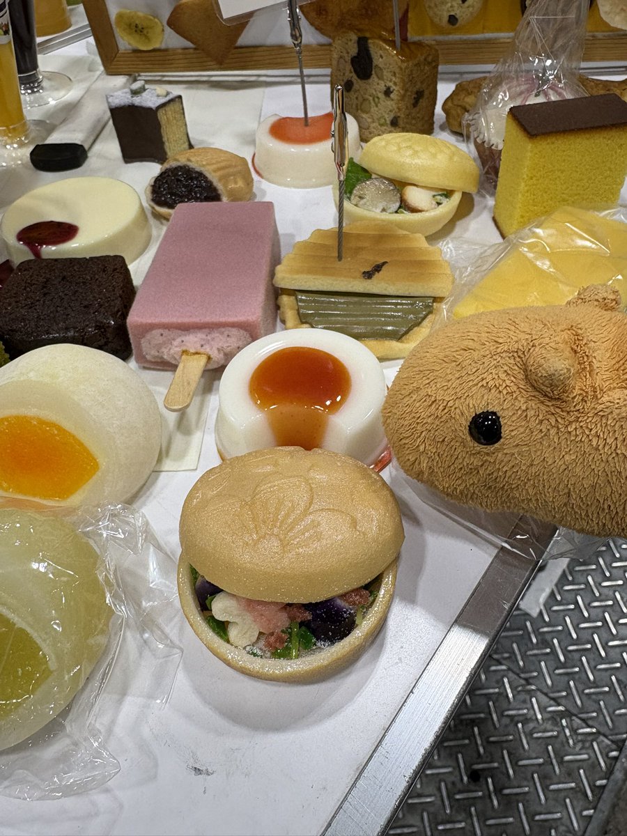 nekokichi007's tweet image. カピバラさんクリエーターズマーケットに行ってきました😻✨いつものピッカリサンプルさんで食品サンプルのくじ引き…当選品はまたのちほど✨美味しそうですが齧ってはいけませんよ〜
#クリエーターズマーケット　
#ピッカリサンプル 
#カピバラさんクリマ