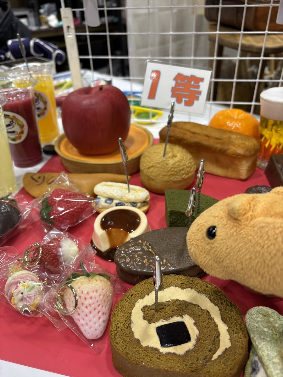 nekokichi007's tweet image. カピバラさんクリエーターズマーケットに行ってきました😻✨いつものピッカリサンプルさんで食品サンプルのくじ引き…当選品はまたのちほど✨美味しそうですが齧ってはいけませんよ〜
#クリエーターズマーケット　
#ピッカリサンプル 
#カピバラさんクリマ
