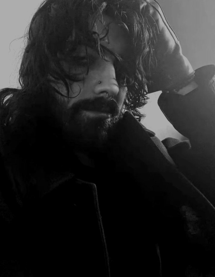 ᅠ
Paso tanto tiempo fuera que la barba le creció demás..

Nada que un baño no arregle 
ᅠ