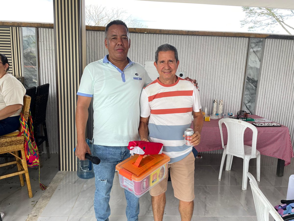 SintrameritoV's tweet photo. 🎄✨ Hoy compartimos una hermosa jornada de integración navideña, llena de momentos felices y mucha alegría junto a nuestros afiliados 🤝😊. https://t.co/k8z3hni1KU