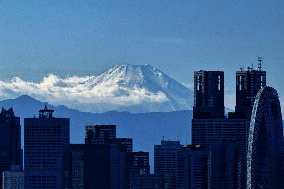 chikumo3's tweet photo. 日本一の山
#ファインダー越しの私の世界 #写真で伝えたい私の世界 #富士山 #過去写真 #東京 https://t.co/khNOo3pqnv