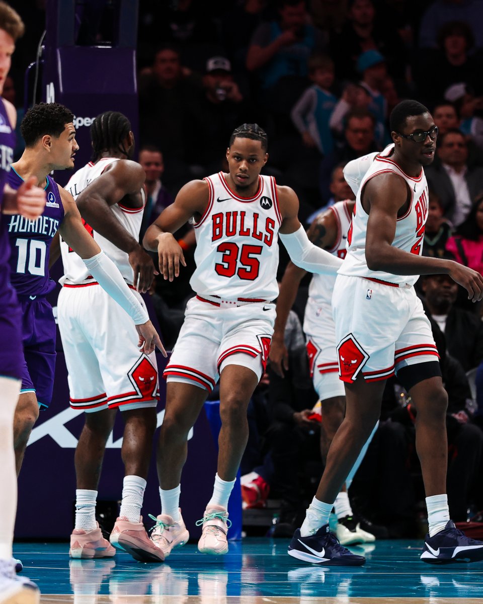 A team win tonight in Charlotte 🤝
Giddey: 26pts, 11 ast
Coby: 20pts, 5reb
Zach: 16pts, 8reb
Pat: 16pts
Ice: 15pts
Vooch: 13pts
Matas: 10pts
Tre: 6pts, 5ast
Stix: 5pts, 10reb