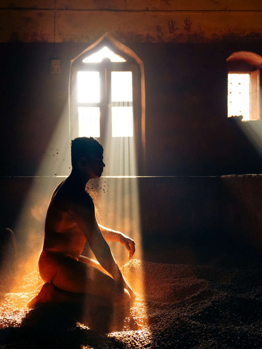 haram_khor_'s tweet photo. Photos I Took of Pailwans in Kolhapur. https://t.co/LL0qs47i89