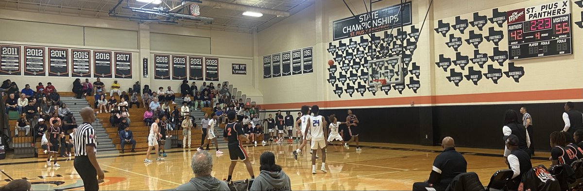 RcsSports's tweet photo. Dallas Lancaster is holding on to their lead against Episcopal HS during the closing minutes.  #3rdWardJam https://t.co/YYf8AhjVsI